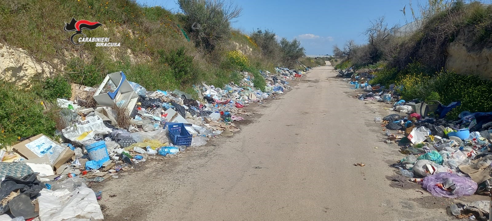 Noto I Carabinieri Sequestrano Una Discarica Abusiva Di Quasi 2 Mila